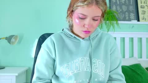 Snapshot of belamiller chatting on 10/25/25, 11:51 BELA online show from 10/25/25, 11:51