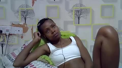 Bella online show from 10/22/25, 04:02