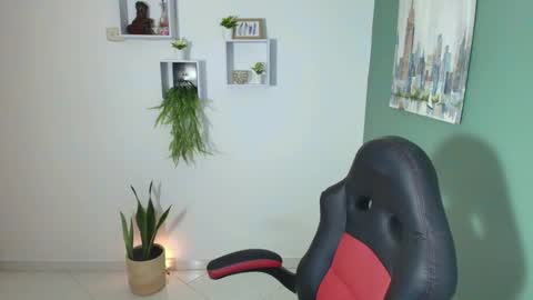 Snapshot of bella_99x chatting on 02/01/25, 11:43 Bel 3 online show from 02/01/25, 11:43