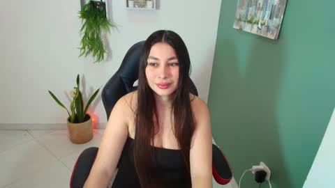 Snapshot of bella_99x chatting on 09/11/25, 01:00 Bel 3 online show from 09/11/25, 01:00