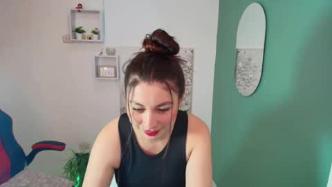 Snapshot of bella_99x chatting on 10/09/25, 01:53 Bel 3 online show from 10/09/25, 01:53