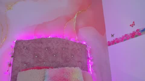 Snapshot of bella__sweets chatting on 02/13/25, 06:48 Melanie online show from 02/13/25, 06:48