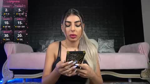 Snapshot of bella_blonda chatting on 02/14/25, 08:48 Emma Bella online show from 02/14/25, 08:48