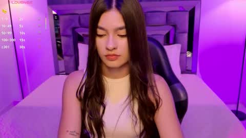 Snapshot of bella_clark2 chatting on 10/30/25, 02:13 Bella online show from 10/30/25, 02:13