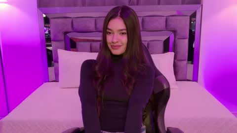 Snapshot of bella_clark2 chatting on 11/05/25, 04:34 Bella online show from 11/05/25, 04:34