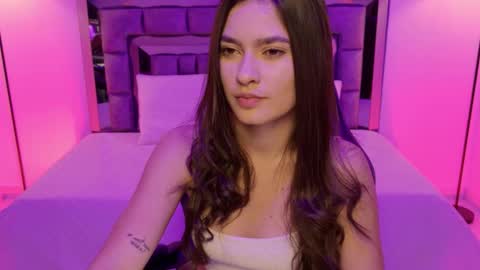 Snapshot of bella_clark2 chatting on 11/18/25, 03:34 Bella online show from 11/18/25, 03:34