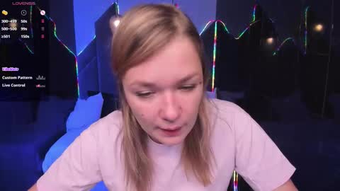 Snapshot of bella_cosmos chatting on 10/15/25, 09:09 Bella online show from 10/15/25, 09:09