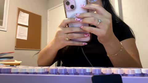 Snapshot of bella_dulce chatting on 02/19/25, 07:48 bella_dulce online show from 02/19/25, 07:48