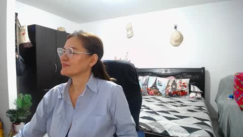 Snapshot of bella_ghisell chatting on 02/06/25, 04:10 Bella online show from 02/06/25, 04:10