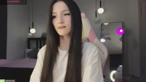Snapshot of bella_hayes chatting on 09/09/25, 03:28 Bella next stream December 2 at 9pm gmt online show from 09/09/25, 03:28