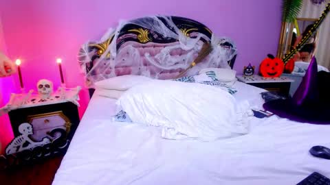 Snapshot of bella_hex chatting on 10/31/25, 11:39 Bella online show from 10/31/25, 11:39