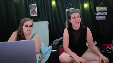 Bella James online show from 11/18/25, 08:02