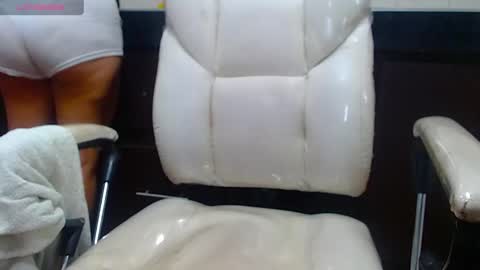 Snapshot of bella_lady_1_ chatting on 01/22/25, 10:26 lady online show from 01/22/25, 10:26