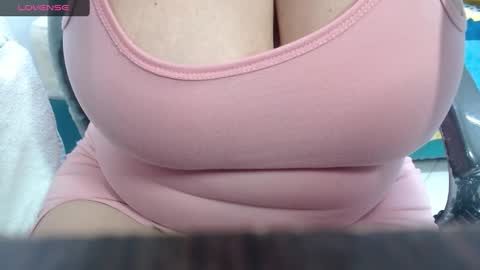 Snapshot of bella_lady_1_ chatting on 01/30/25, 12:50 lady online show from 01/30/25, 12:50