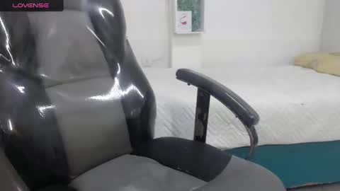 Snapshot of bella_lady_1_ chatting on 02/26/25, 11:37 lady online show from 02/26/25, 11:37