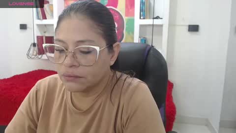 Snapshot of bella_lady_1_ chatting on 09/25/25, 11:47 lady online show from 09/25/25, 11:47