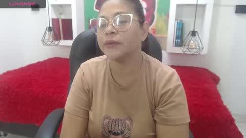 Snapshot of bella_lady_1_ chatting on 09/30/25, 11:48 lady online show from 09/30/25, 11:48