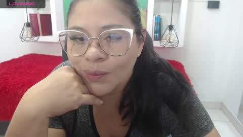 Snapshot of bella_lady_1_ chatting on 10/03/25, 11:40 lady online show from 10/03/25, 11:40
