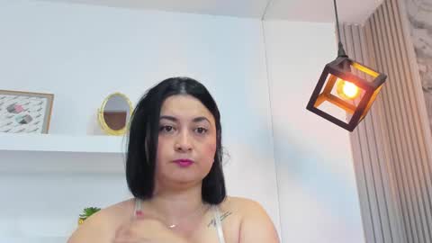 Snapshot of bella_lynx chatting on 10/06/25, 11:07 bella_lynx online show from 10/06/25, 11:07