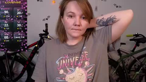 Bella online show from 10/28/25, 02:59