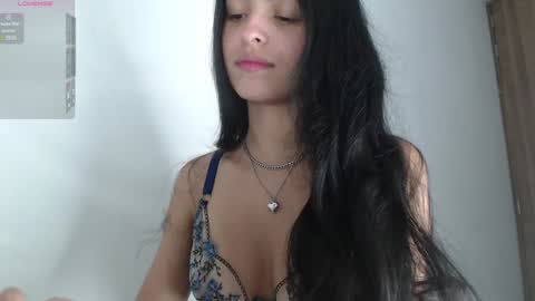 Snapshot of bella_musee chatting on 01/08/25, 12:17 online show from 01/08/25, 12:17