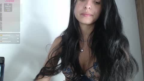 Snapshot of bella_musee chatting on 01/08/25, 03:19 online show from 01/08/25, 03:19