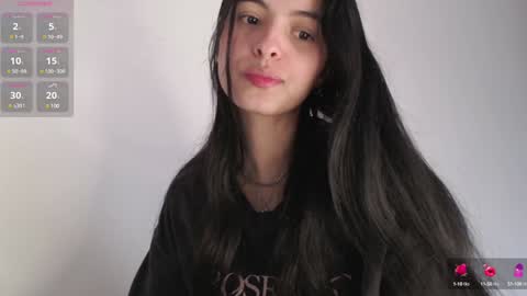 Snapshot of bella_musee chatting on 01/24/25, 03:13 online show from 01/24/25, 03:13