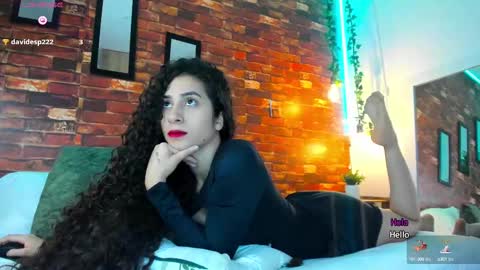 Snapshot of bella_ponce1 chatting on 12/22/24, 06:37 Bella Ponce online show from 12/22/24, 06:37