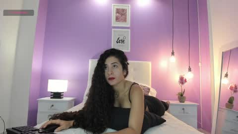 Snapshot of bella_ponce1 chatting on 01/04/25, 03:07 Bella Ponce online show from 01/04/25, 03:07