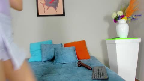 Snapshot of bella_sstone chatting on 11/06/25, 11:33 bella_sstone online show from 11/06/25, 11:33