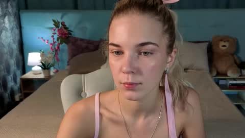 Bella online show from 11/21/25, 01:04