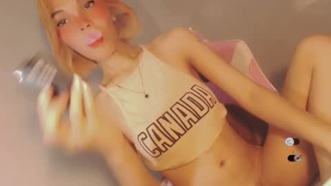 Snapshot of bella_tara chatting on 12/18/24, 10:19 Bella online show from 12/18/24, 10:19