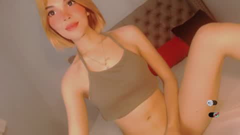 Snapshot of bella_tara chatting on 01/14/25, 10:12 Bella online show from 01/14/25, 10:12