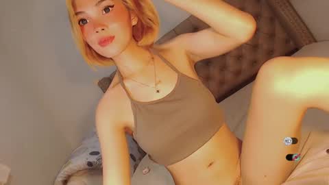 Snapshot of bella_tara chatting on 01/23/25, 12:35 Bella online show from 01/23/25, 12:35