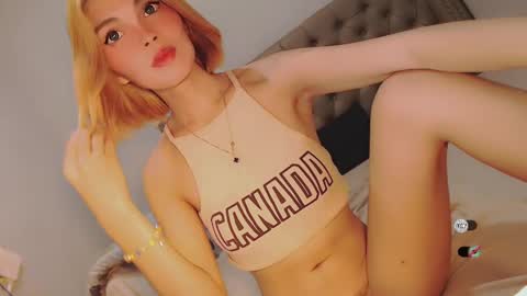 Snapshot of bella_tara chatting on 02/03/25, 10:43 Bella online show from 02/03/25, 10:43