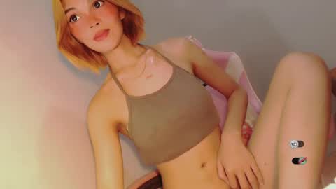 Snapshot of bella_tara chatting on 02/22/25, 06:28 Bella online show from 02/22/25, 06:28