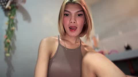 Snapshot of bella_tara chatting on 02/24/25, 04:49 Bella online show from 02/24/25, 04:49