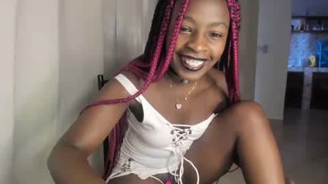 Snapshot of bella_thequeen chatting on 01/29/25, 06:22 Bella sweetpea online show from 01/29/25, 06:22