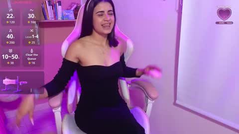 Snapshot of bella_thixx chatting on 09/16/25, 04:13 bella_thixx online show from 09/16/25, 04:13