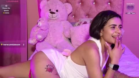 Snapshot of bella_thixx chatting on 10/07/25, 04:20 bella_thixx online show from 10/07/25, 04:20