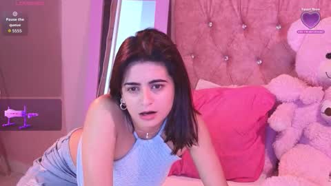 Snapshot of bella_thixx chatting on 10/25/25, 06:21 bella_thixx online show from 10/25/25, 06:21