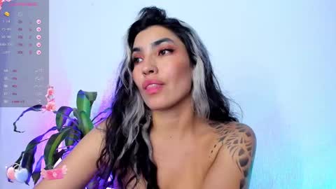 Snapshot of bella_thorne3 chatting on 12/06/24, 11:25 Bella online show from 12/06/24, 11:25