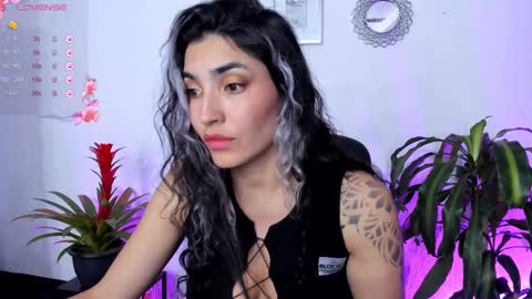 Snapshot of bella_thorne3 chatting on 01/19/25, 01:10 Bella online show from 01/19/25, 01:10