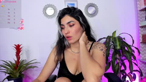 Snapshot of bella_thorne3 chatting on 01/30/25, 02:49 Bella online show from 01/30/25, 02:49