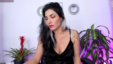 Snapshot of bella_thorne3 chatting on 02/01/25, 09:40 Bella online show from 02/01/25, 09:40