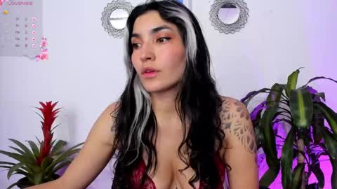 Snapshot of bella_thorne3 chatting on 02/02/25, 08:41 Bella online show from 02/02/25, 08:41