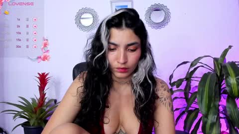 Snapshot of bella_thorne3 chatting on 02/09/25, 02:28 Bella online show from 02/09/25, 02:28