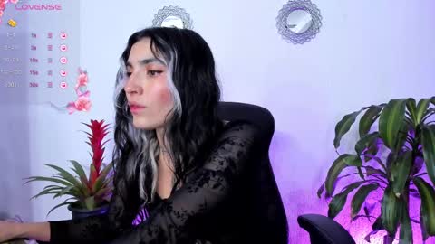 Snapshot of bella_thorne3 chatting on 03/07/25, 10:54 Bella online show from 03/07/25, 10:54