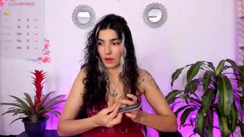 Snapshot of bella_thorne3 chatting on 03/09/25, 09:57 Bella online show from 03/09/25, 09:57