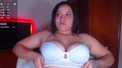 Snapshot of bella_xx9 chatting on 01/20/25, 11:32 bella_xx9 online show from 01/20/25, 11:32